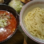 つけ麺屋 やすべえ - 辛味噌つけ麺（880円）+辛味ｽﾍﾟｼｬﾙMAX（30円）
      
      辛味ｽﾍﾟｼｬﾙMAX入ってないような？
      いつもとちょい違う。