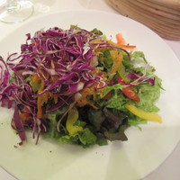 Ristorante IL FIGO INGORDO - ドレッシングをかけた状態のサラダ