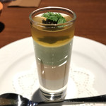 D'ORO HATSUDAI - だだちゃ豆 雲丹 聖護院大根の三層ムース キャビアのせ