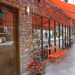 フール・ドゥ・アッシュ - 店内奥にはイートインスペースもあります