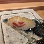 すし処 睦月 - 赤鯛2.5kgのものでまだ寝かし足りないかなと仰ってました