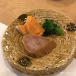 すし処 睦月 - オレンジ色の物体は明太です