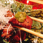 かわうち - 国産牛サーロイン 梅肉ソース  山葵の醤油和え