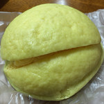 パン工房 ファリーナ - 究極のメロンパン  クリーム激ウマ
            パンに対するクリーム比が小さいので、もっとパンが小さくても良かった。