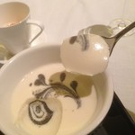 Ming Court - 杏仁の中まで模様が！