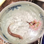 天麩羅 巽 - 元気に泳ぐ稚鮎と桜の花