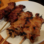 新潟屋 - 「カシラ・味噌」「シロ・タレ」1本各100円