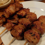 新潟屋 - 「焼鳥・タレ」「つくね・タレ」1本各100円
      