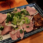 新潟屋 - 豚タンタタキ300円