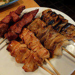 新潟屋 - 「レバ・タレ」「ミノ・タレ」「シロ・タレ」1本各100円