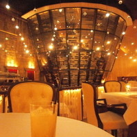 RESTAURANT DAZZLE - 夜の店内