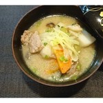 焼肉・鉄板焼き 芳蘭亭 - 夜食の豚汁は身に染みます。ランチだけでなく夜もお出しできます。