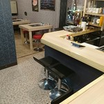 焼肉・鉄板焼き 芳蘭亭 - カウンター席・テーブル席があります。（１８席）