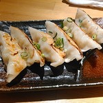 完全個室居酒屋 いろ鶏どり - 餃子　実質1,126円