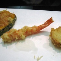 天ぷら すず航 - 海老･かぼちゃ･玉葱。その、軽いことったら。