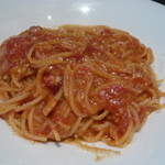 オステリア サクラ - ベーコンとオニオンのトマトソーススパゲティ
