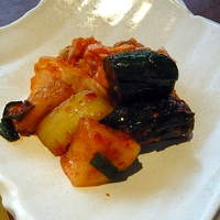 焼肉 龍華園 - キムチ盛り合わせ