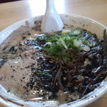 自己流ラーメン さんこう - 黒ラーメン６００円 黒ｺﾞﾏとｲｶｽﾐのようで、ﾏｰ油じゃないっぽい。