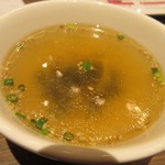 韓国料理 bibim’ - 
            石焼ビビンバにはワカメスープが付いて来ました、韓国料理の定番ですね