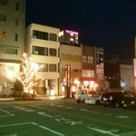 Washokudokoro En - 魚津駅をでて右前方。マンテンホテルの看板が見える左側のビルにある。