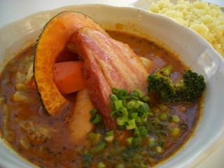 Supukarepurasuwan - 厚切りベーコン＆ガーリックフランクのスープカレー