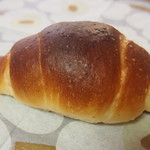 トーホーベーカリー - 塩ﾊﾞﾀｰﾛｰﾙ 110円(税込)