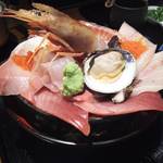 木更津KiSARA - 海鮮丼(上のお皿を別にすると…)