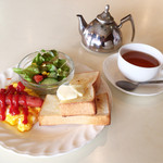 サンローゼ - ドリンクメニューのバリエーションも何気に多いんです。
紅茶とハーブティーだけでも１０種以上！