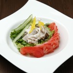 Marinated pork shabu-shabu shabu and tomato salad