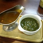 新川デリー - ツインカレー￥1,000：カシミール辛さ★★★★★とサグチキン（ほうれんそうのカレー）辛さ★★