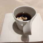 ロワゾー・パー・マツナガ - きのこのコンソメ