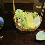 黒茶屋 - タラの芽　独活　ジャガイモの大葉巻き