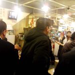 かぶら屋 - 突然、混雑し始めた店内。