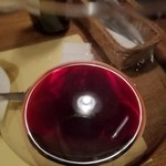 ビストロ オララ - 照明がワインの液体面に映って天使の輪が…