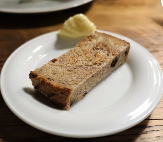 チニャーレエノテカ - 自家製パン、バター