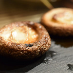 焼鳥スエヒロガリ - しいたけ。みすみずしさを残した火入れ
