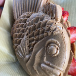 Taiyaki Warashibe Suzuka Ten - タイに赤い背ビレがぁ〜(笑)