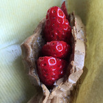 Taiyaki Warashibe Suzuka Ten - イチゴ in たいやき