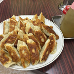 萬里 - 大量の焼き餃子