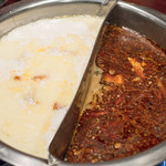 火鍋 三田 - 2017.3 火鍋のスープ（白湯と麻辣）