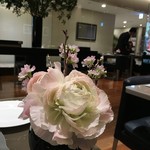 ブルガリ イル・カフェ - テーブルの花