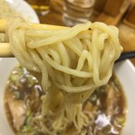 樹 - 燻んだ薄黄色の麺は、水で締められていますが、恐らくラーメン用の麺と同じでしょう