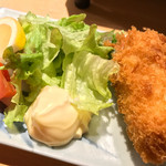 大衆海鮮居酒屋 おっ魚 - カニクリームコロッケ 390円。