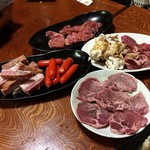 まんぷく処たぬき - ホルモン、焼き肉盛り合わせ