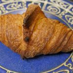 スイーツガーデン ユウジアジキ - クロワッサンは表面が固くパリパリとした食感で