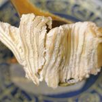 スイーツガーデン ユウジアジキ - 柔らかな記事にバランス良くコクに優れる生クリームがサンドされ、甘味も強くこってりとした美味しさが楽しめました。