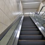 スイーツガーデン ユウジアジキ - しばし長きエスカレーターを進んでいきます。