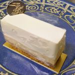 スイーツガーデン ユウジアジキ - 続いて手に取ったフロマージュ・クリュは