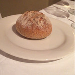 オーベルジュ・オー・ミラドー - 自家製パン