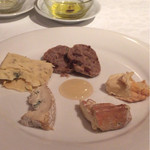 オーベルジュ・オー・ミラドー - チーズ盛り合わせ